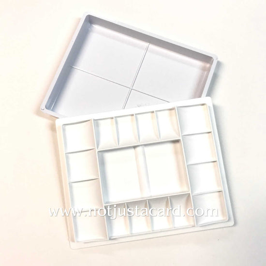 Plastic Palette 16 Well With Lid 